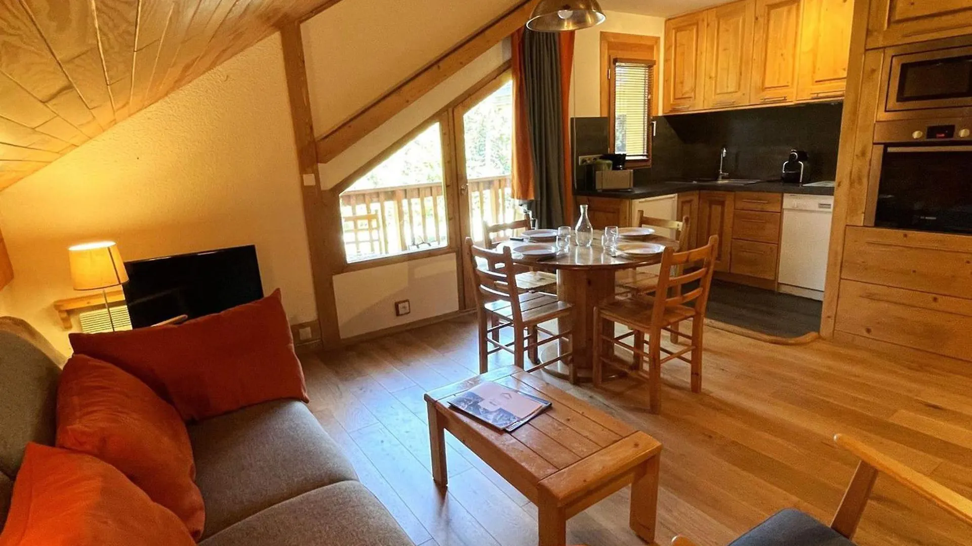 Appartement Renove 2 Pieces, 5 Pers, Pied Des Pistes, Proche Golf A Meribel Altiport - Fr-1-411-651 Les Allues 0*,
